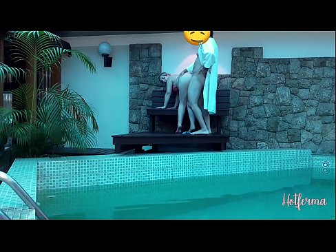 ❤️ 老板邀请女佣去泳池，却忍不住要来个热辣的 ❤ Anal video ❌️